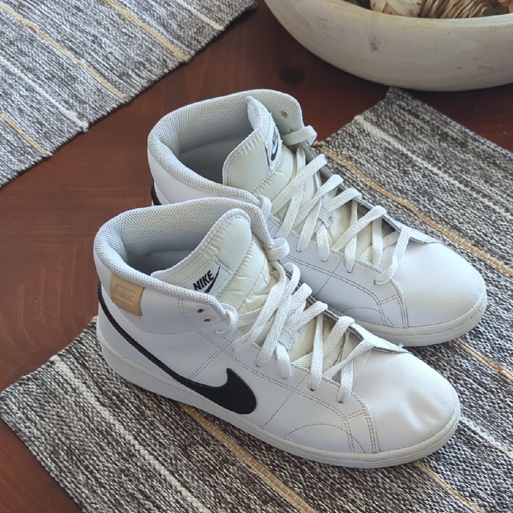 Nike White and Black High-Tops